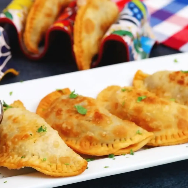 BIRRIA EMPANADA.
